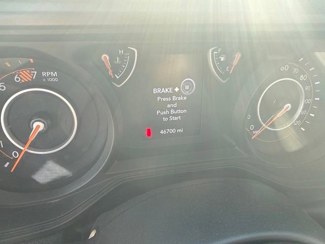 Used 2024  Jeep Sport S image 5