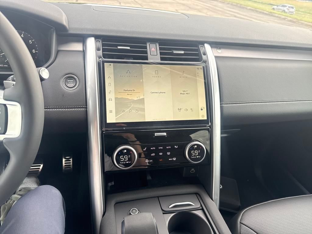 Used 2025 Black Land Rover Dynamic SE image 15