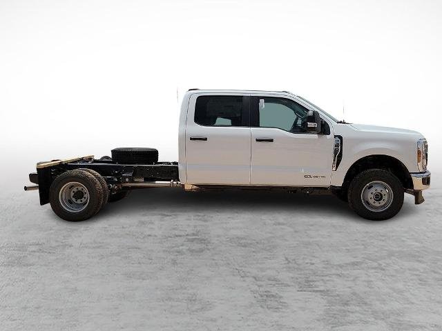 New 2026 Oxford White Ford F-350® XL image 37