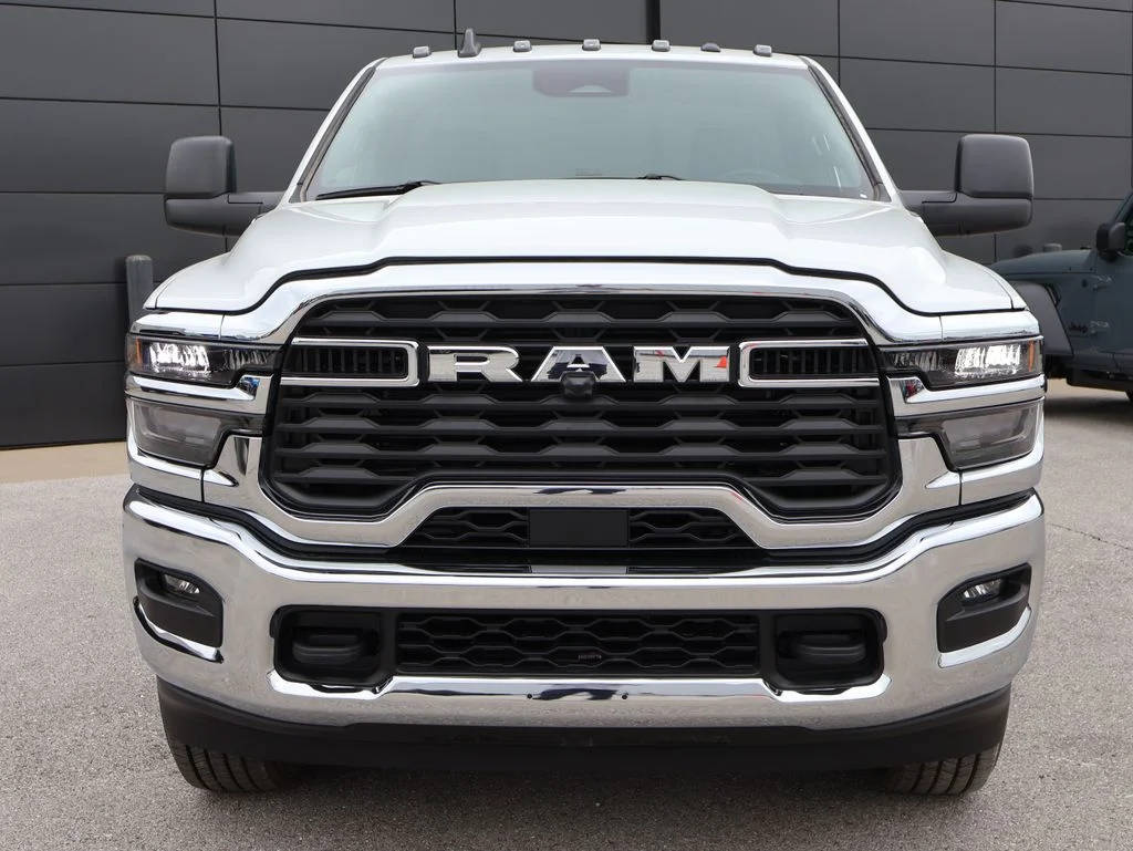 New 2026 Bright White Clear-Coat Exterior Paint RAM Tradesman image 7
