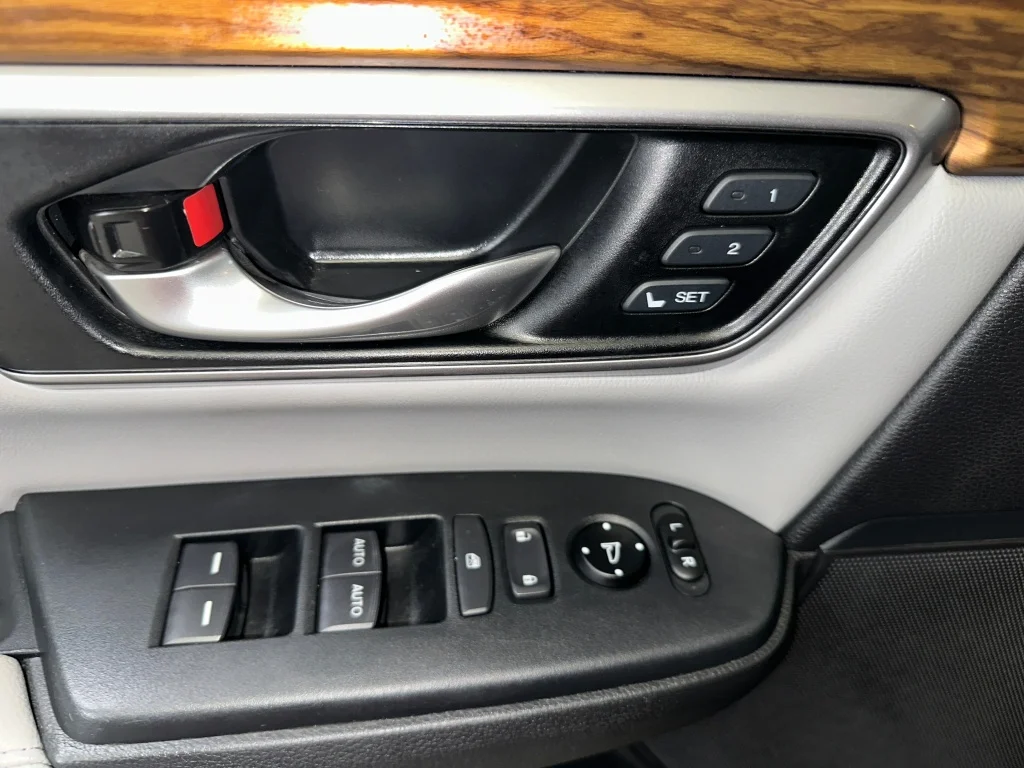 Used 2018 Obsidian Blue Pearl Honda EX-L image 9