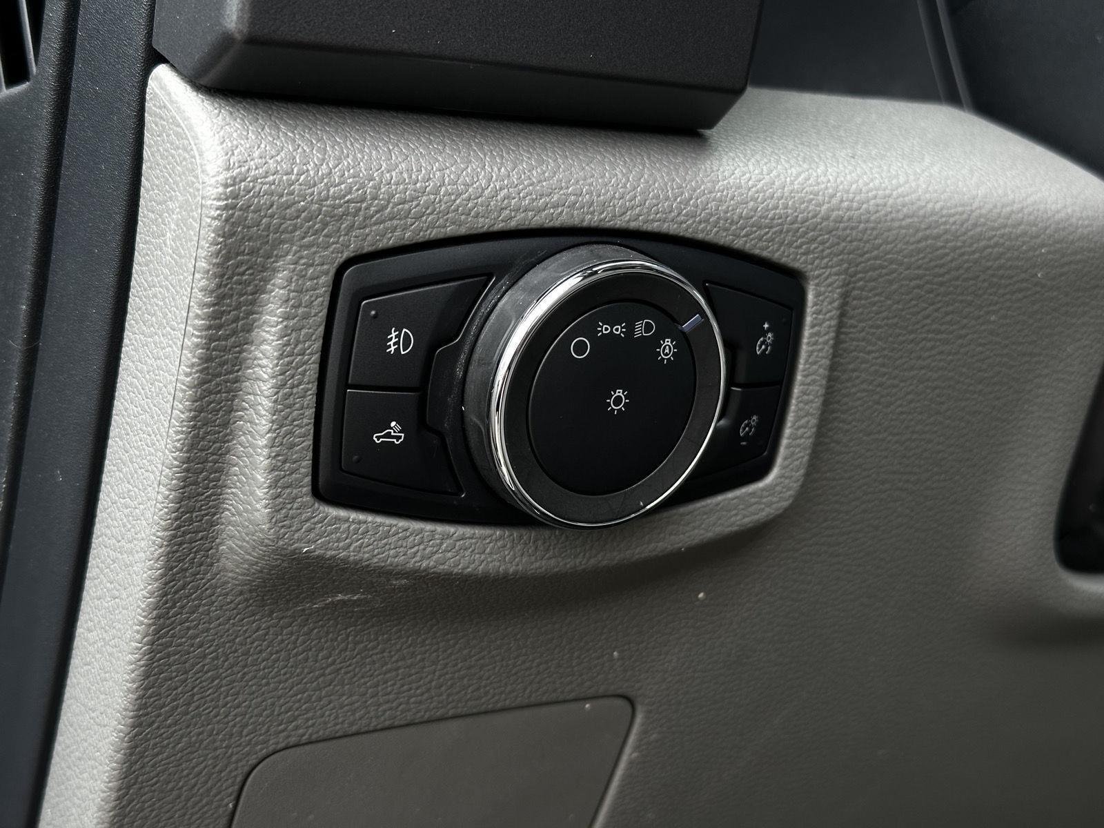 Used 2022 Oxford White Ford XLT image 14
