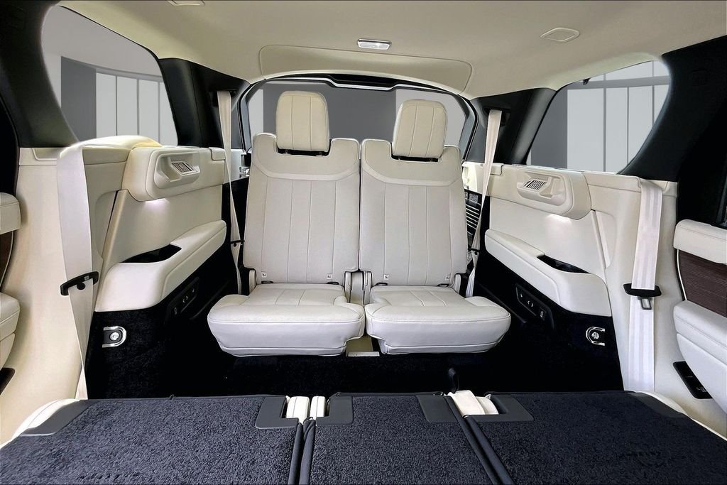 New 2026 SANTORINI BLACK Land Rover SE 7 Seats image 11