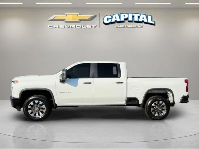 Used 2022 Summit White Chevrolet Custom image 4