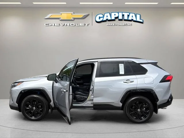Used 2024  Toyota Hybrid SE image 13