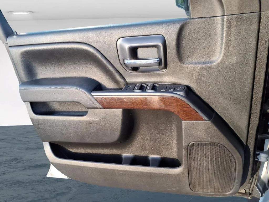 Used 2017 Silver GMC SLE image 23