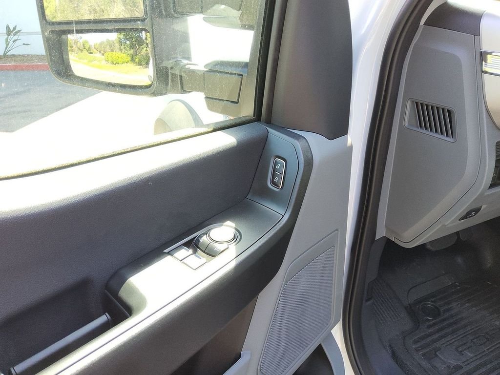 New 2026 Oxford White Ford XL image 6