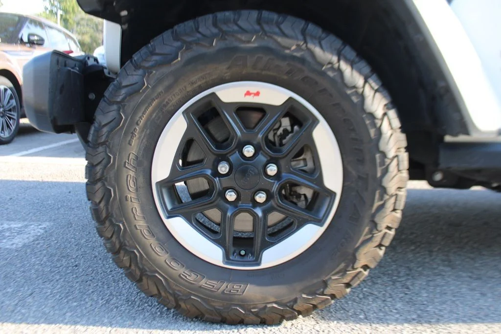 Used 2021 Bright White Clearcoat Jeep Unlimited Rubicon image 18