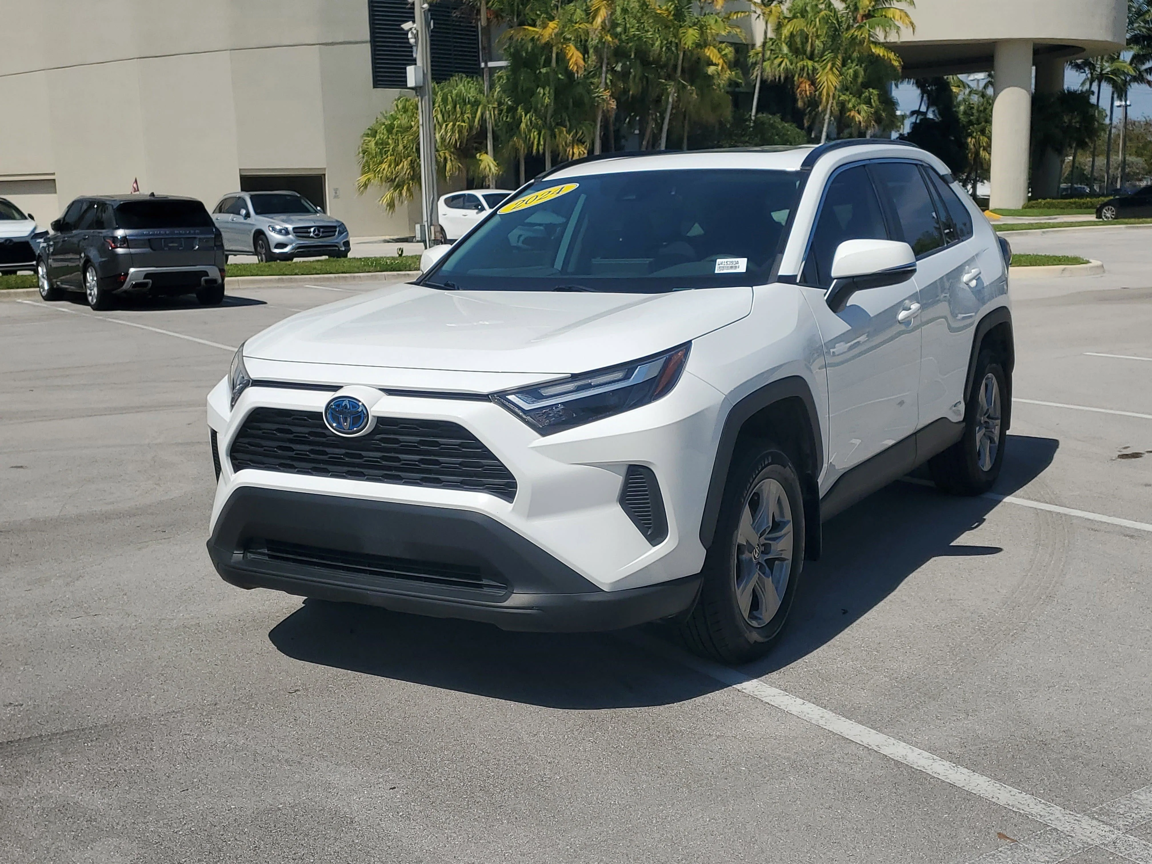 Used 2024 Ice Toyota Hybrid XLE image 7