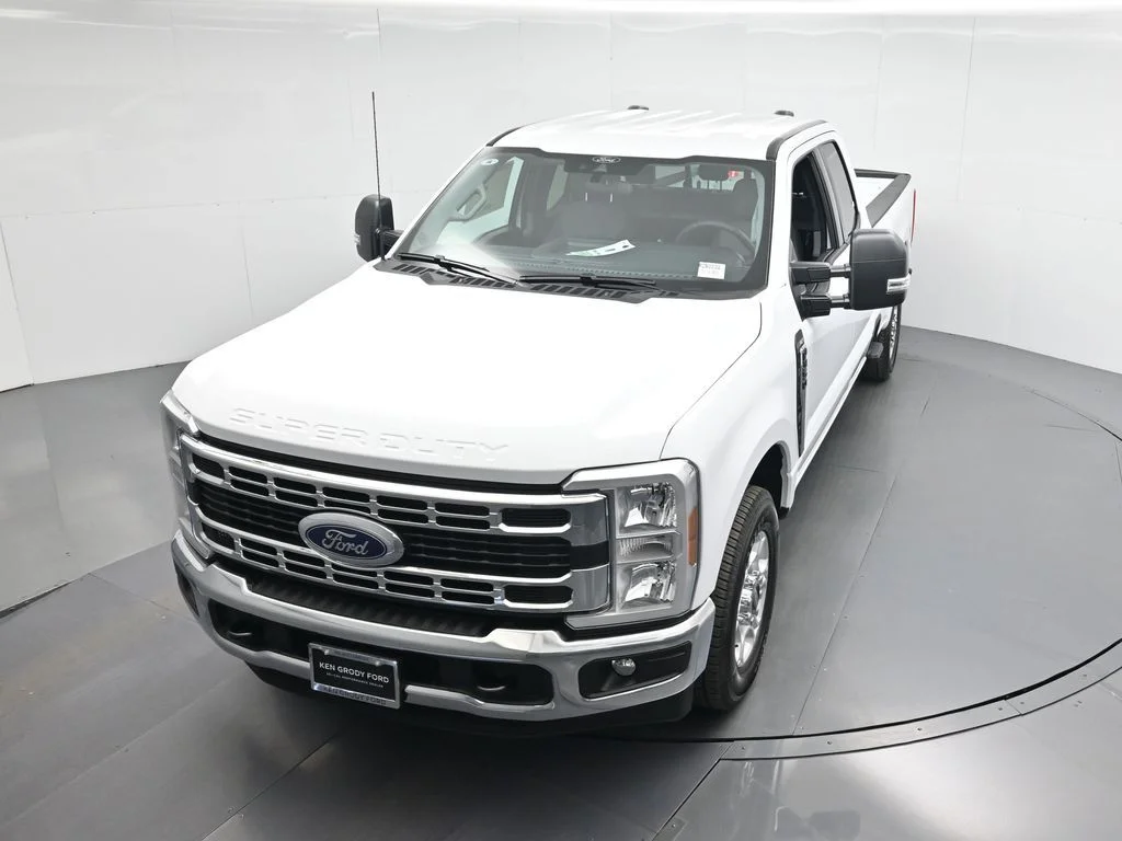 New 2026 Oxford White Ford XLT image 33