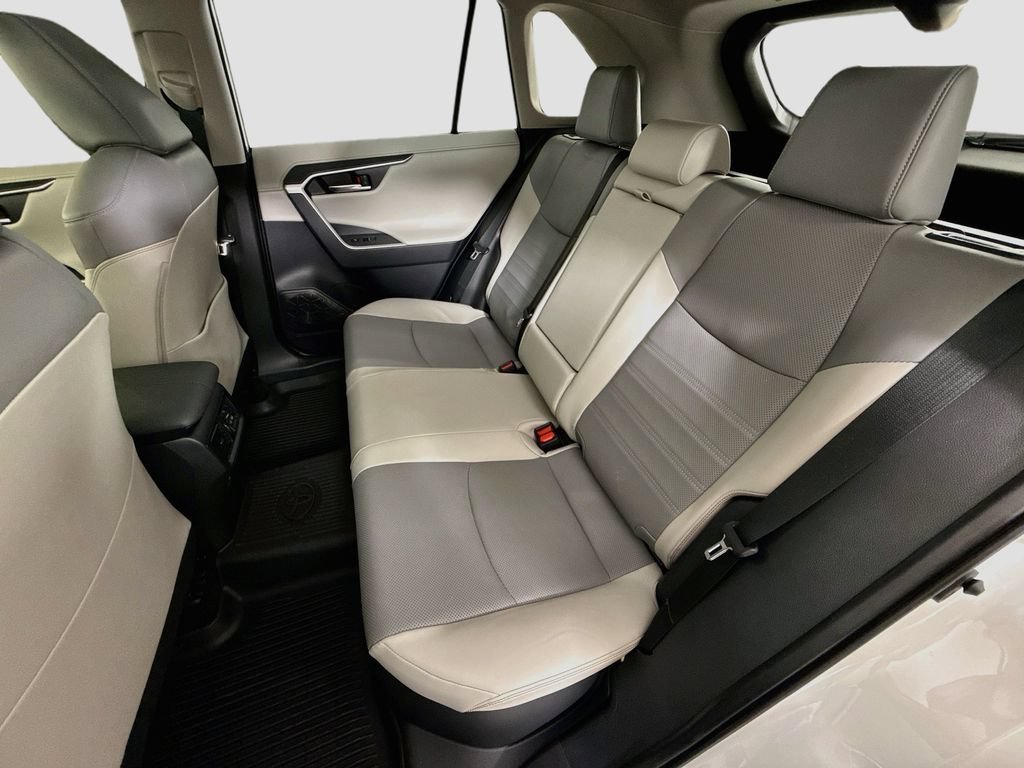 Used 2024  Toyota Hybrid Limited image 23