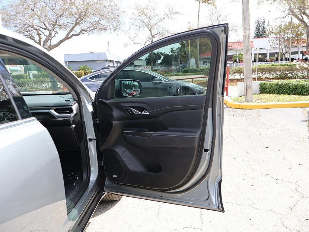 Used 2023 Silver GMC SLT image 24