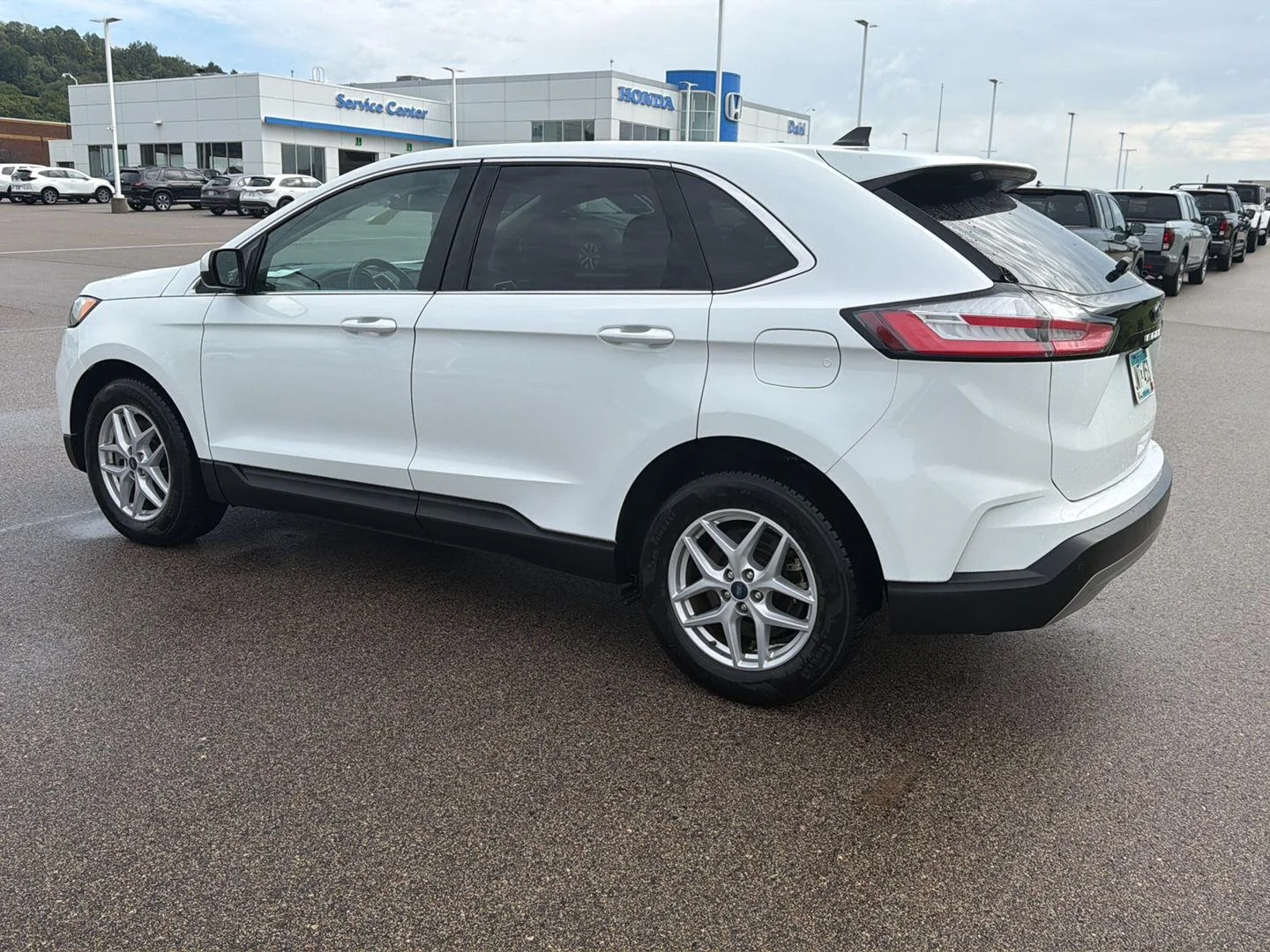 Used 2022 Oxford White Ford SEL image 4