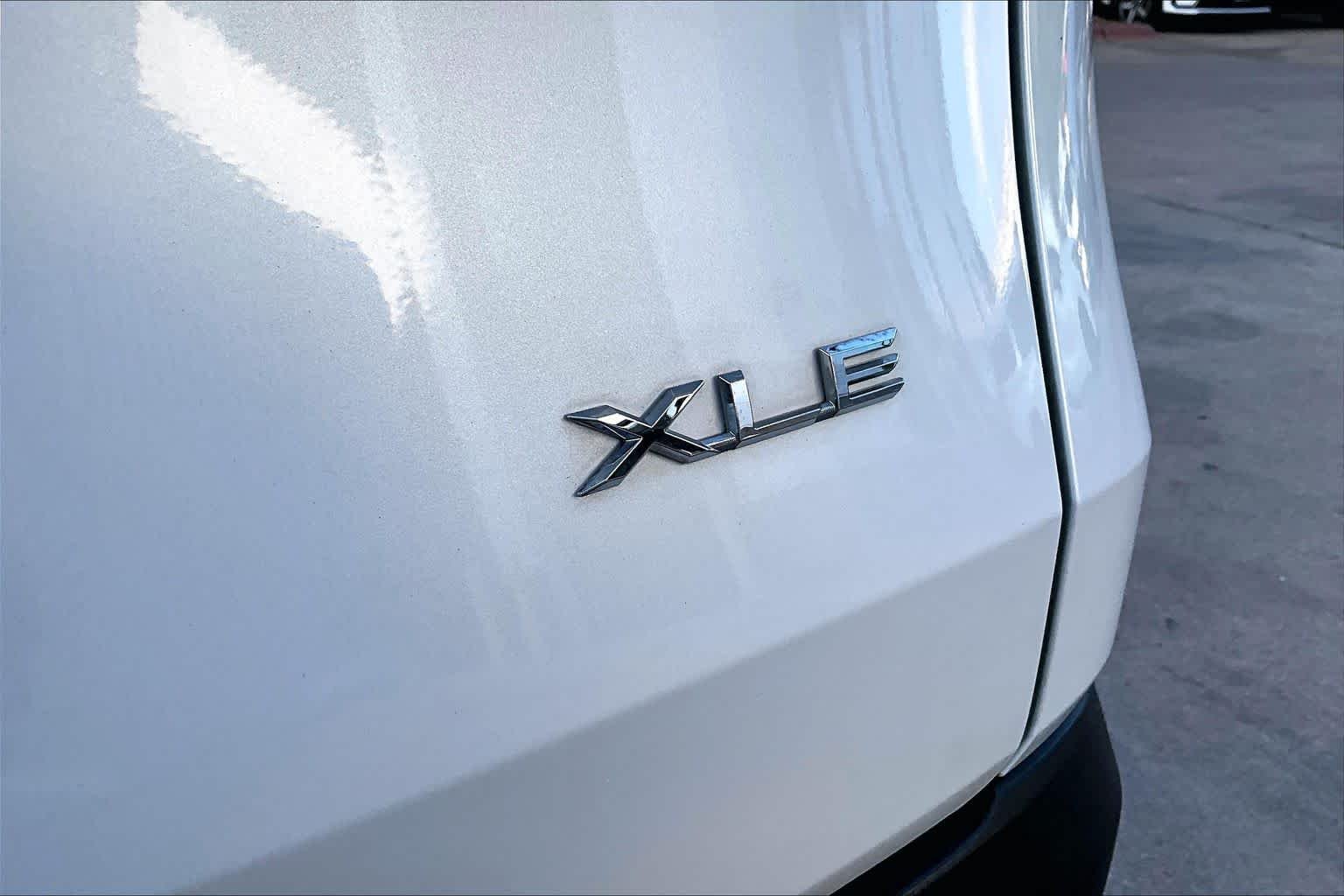 Used 2024 Wind Chill Pearl Toyota XLE image 10