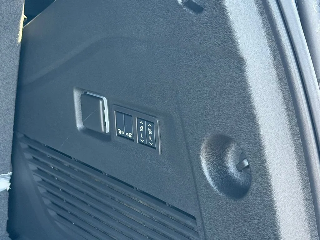 2026 GMC Yukon Denali - Photo 14