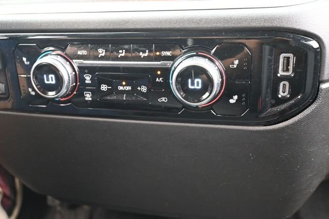 Used 2025 White GMC SLT image 26