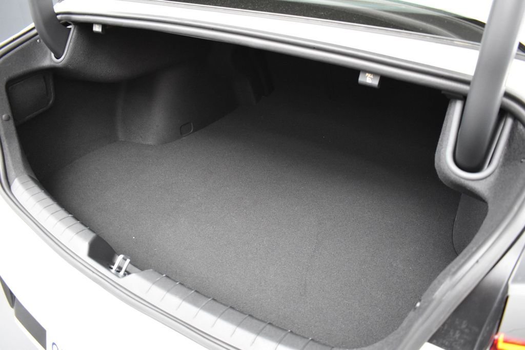 Certified Used 2025 Snow White Pearl Kia LXS image 19