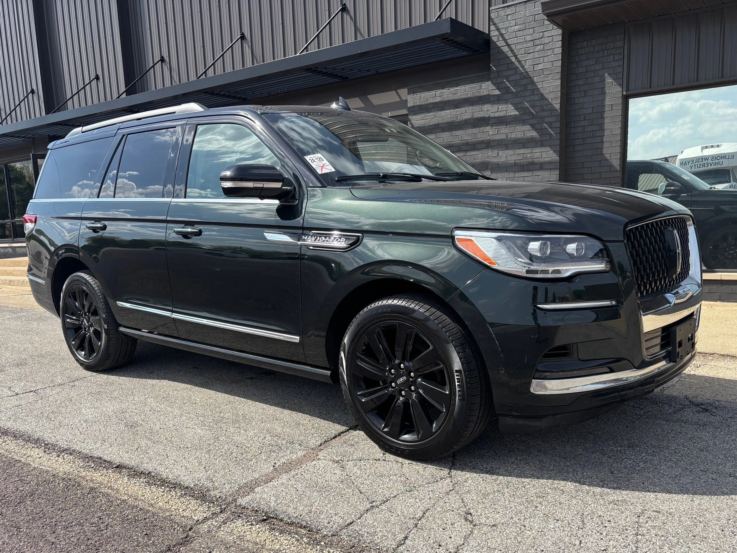 Used 2024 Manhattan Green Metallic Premium Colorant Lincoln Black Label image 3