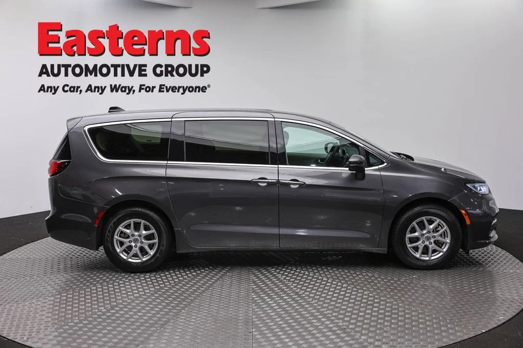 Used 2023 Gray Chrysler Touring L image 4