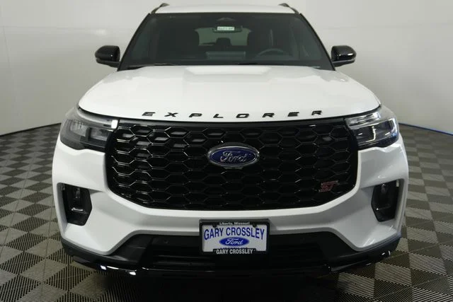 New 2026 Star White Metallic Tri-Coat Ford ST image 7