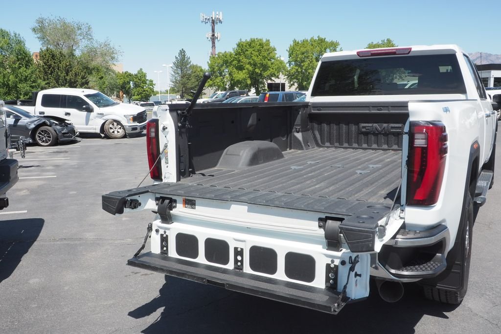 Used 2024 White GMC SLT image 18