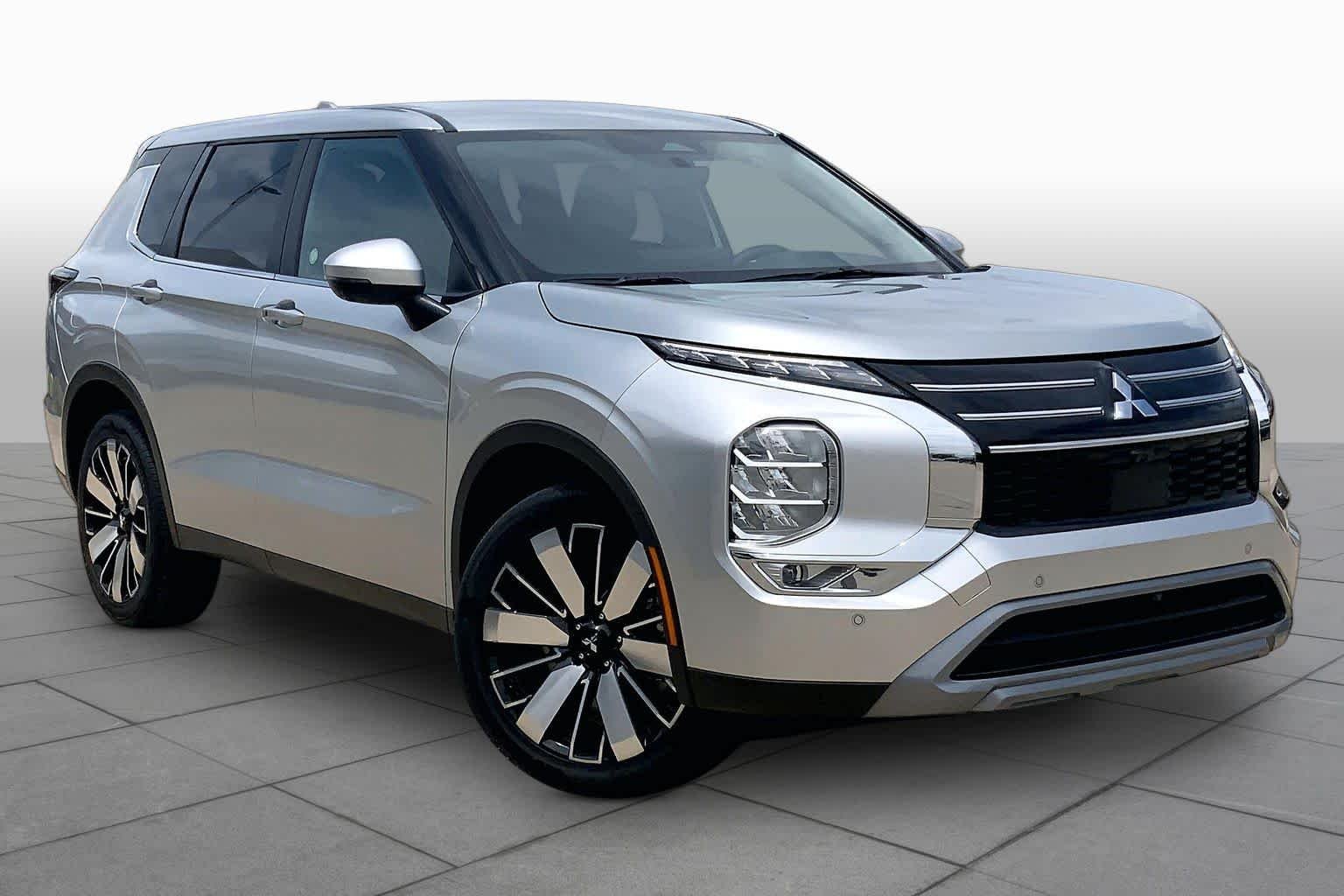 Used 2025 Alloy Silver Metallic Mitsubishi SE image 3
