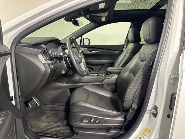 Used 2021 Crystal White Tricoat Cadillac Sport image 11