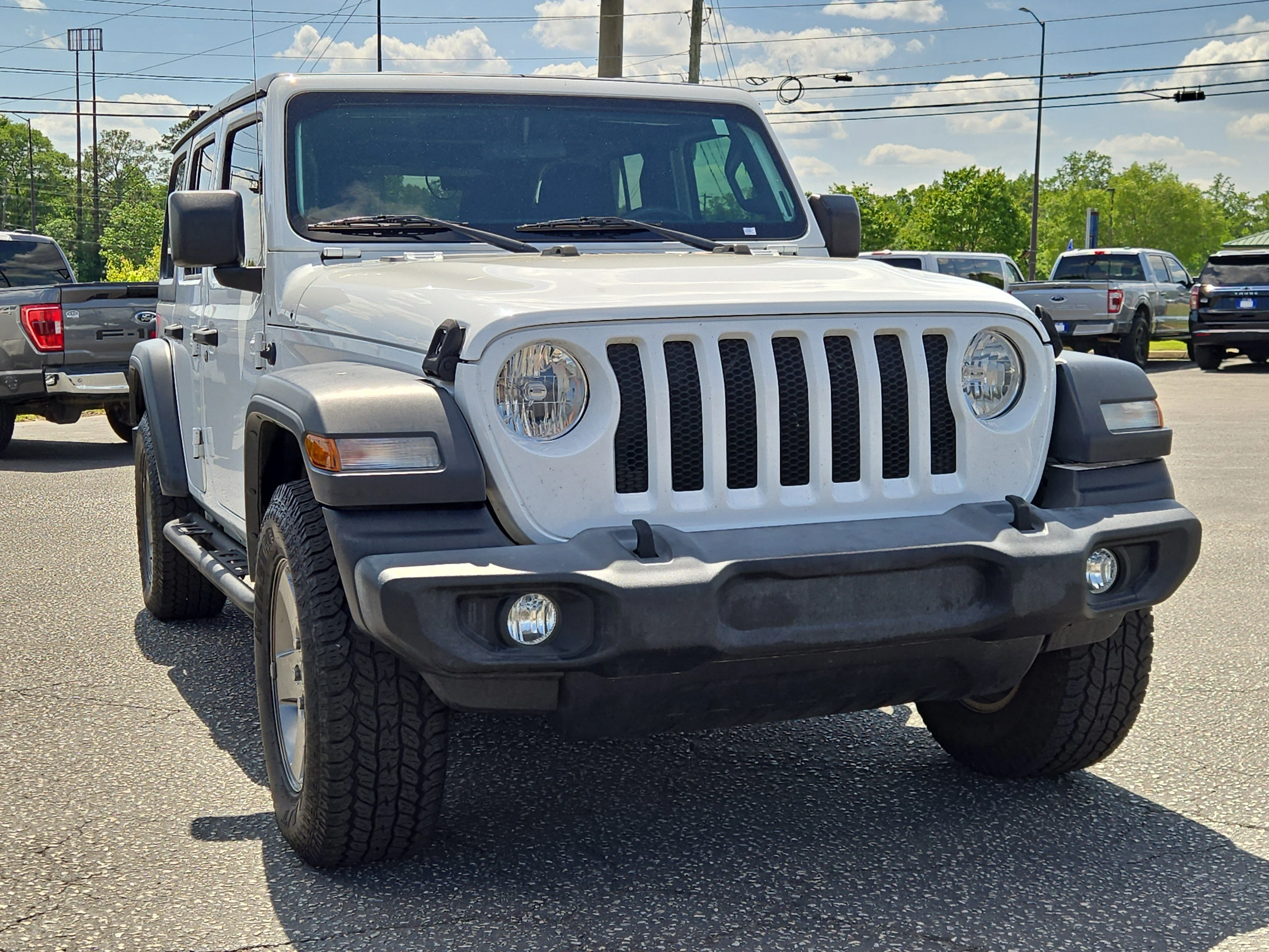 Used 2018 White Jeep Sport image 5