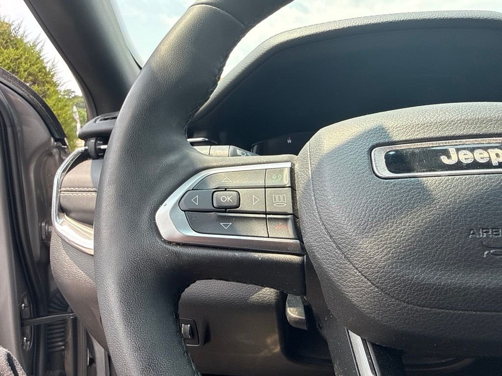 Used 2023 Silver Jeep Limited image 9