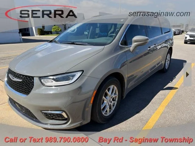 2022 Chrysler Pacifica Touring L's photo