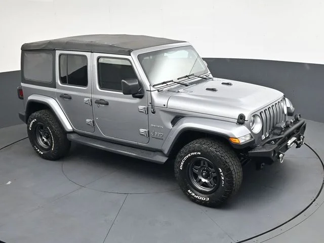 Used 2020 Silver Jeep Unlimited Sahara image 24
