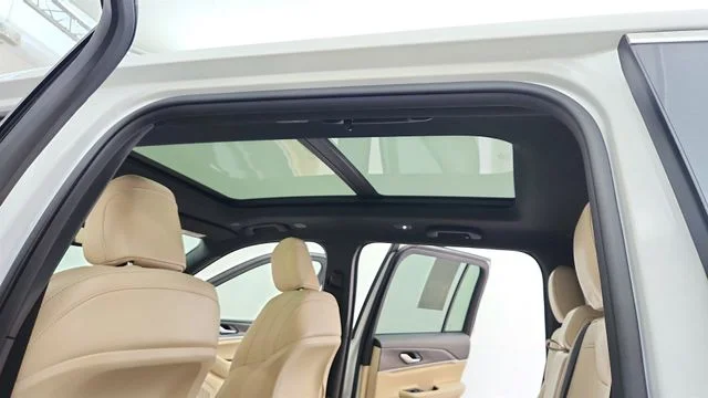 Used 2023 White Jeep Limited image 18