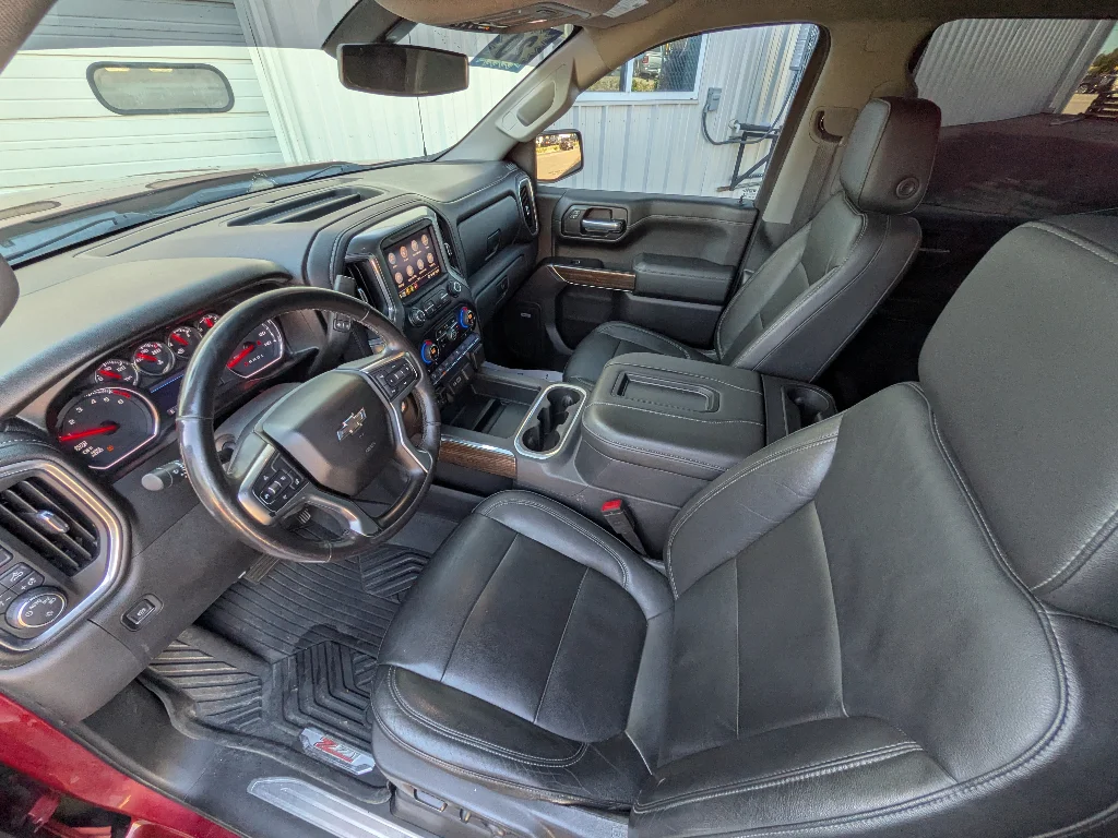Used 2020 Cajun Red Tintcoat Chevrolet RST image 9
