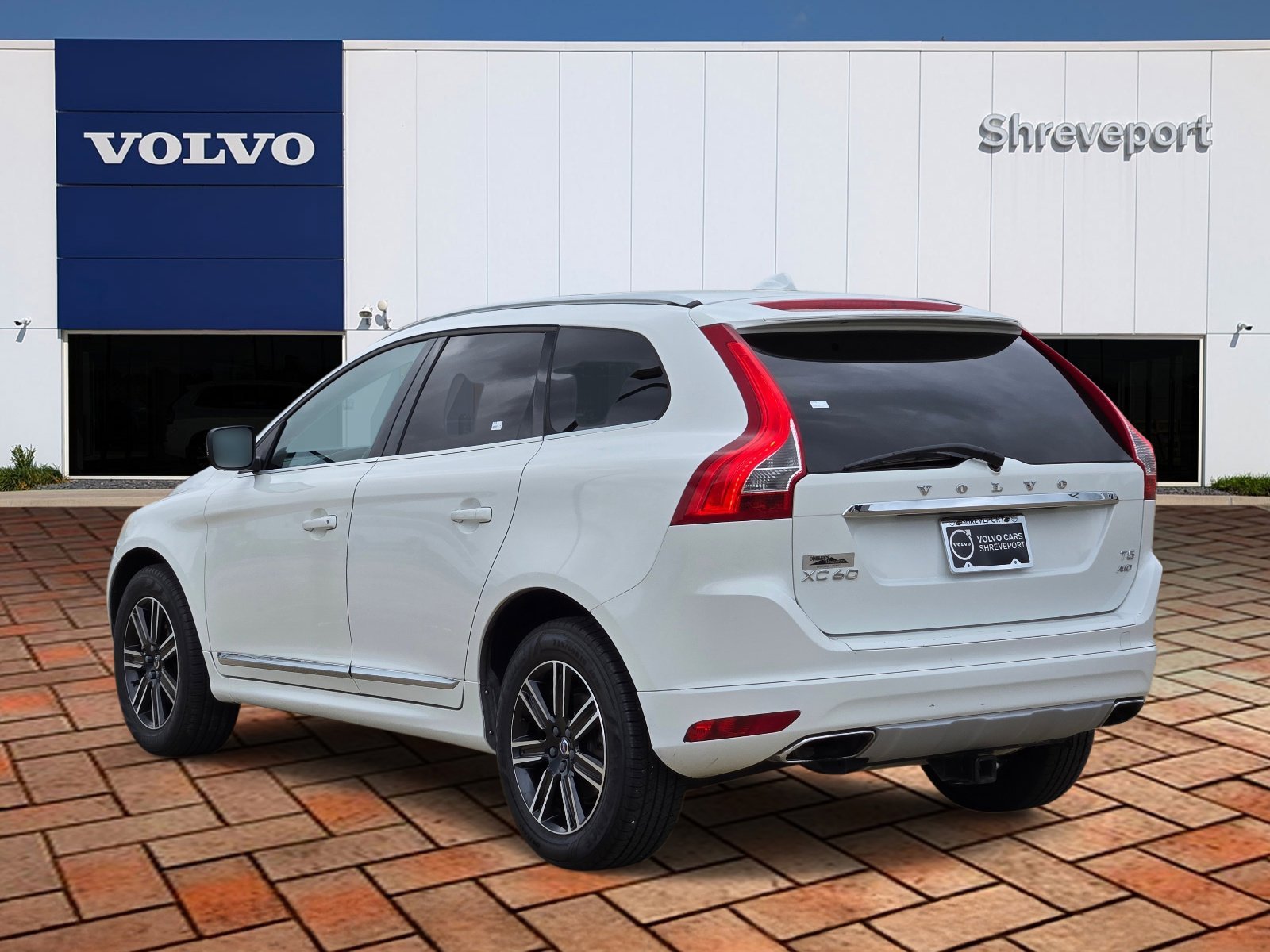 Used 2016 Ice White Volvo T5 Premier image 6