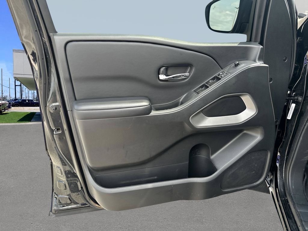 Used 2025 Super Black Nissan SV image 16