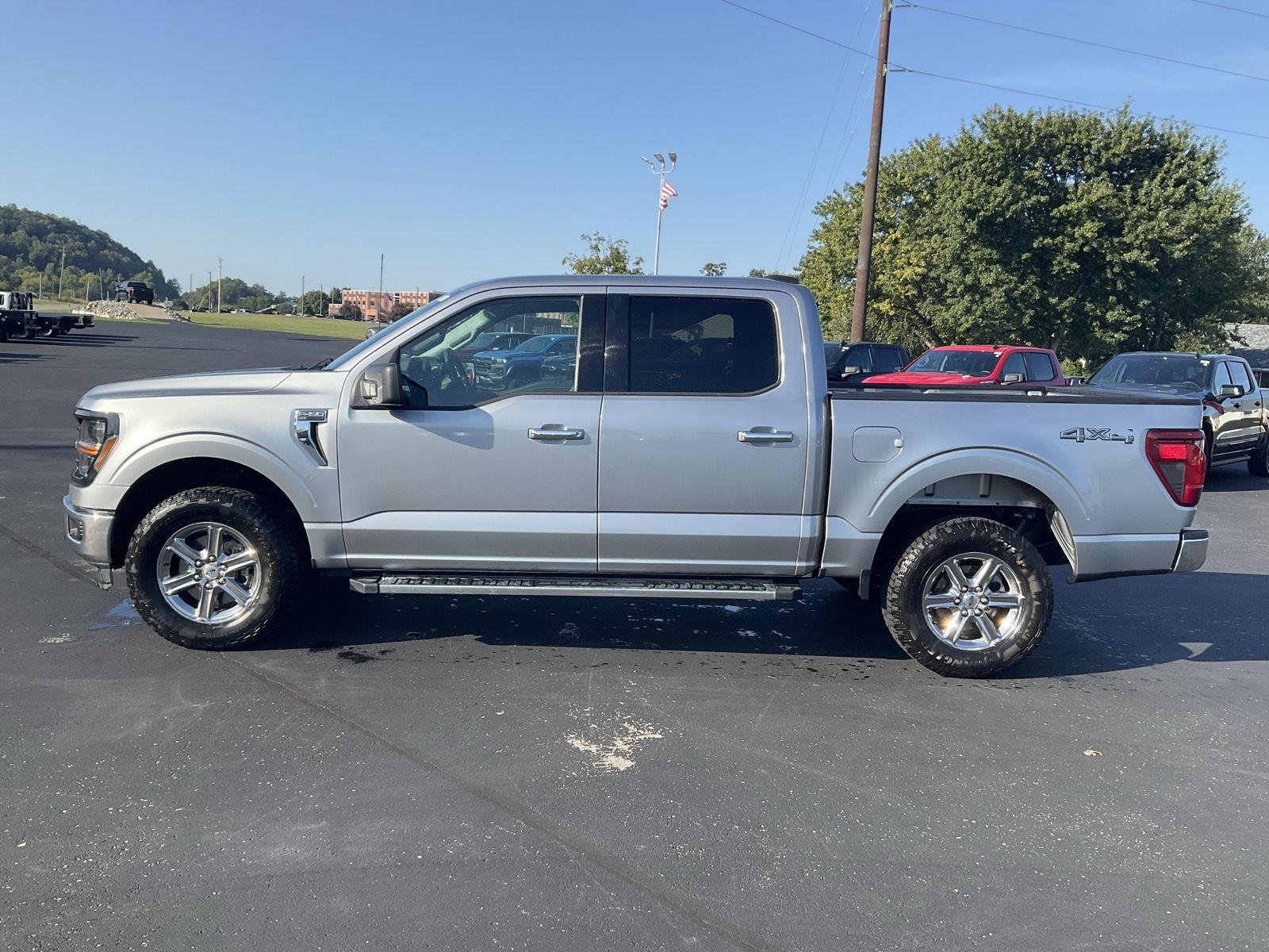 Used 2025 Iconic Silver Metallic Ford XLT image 4