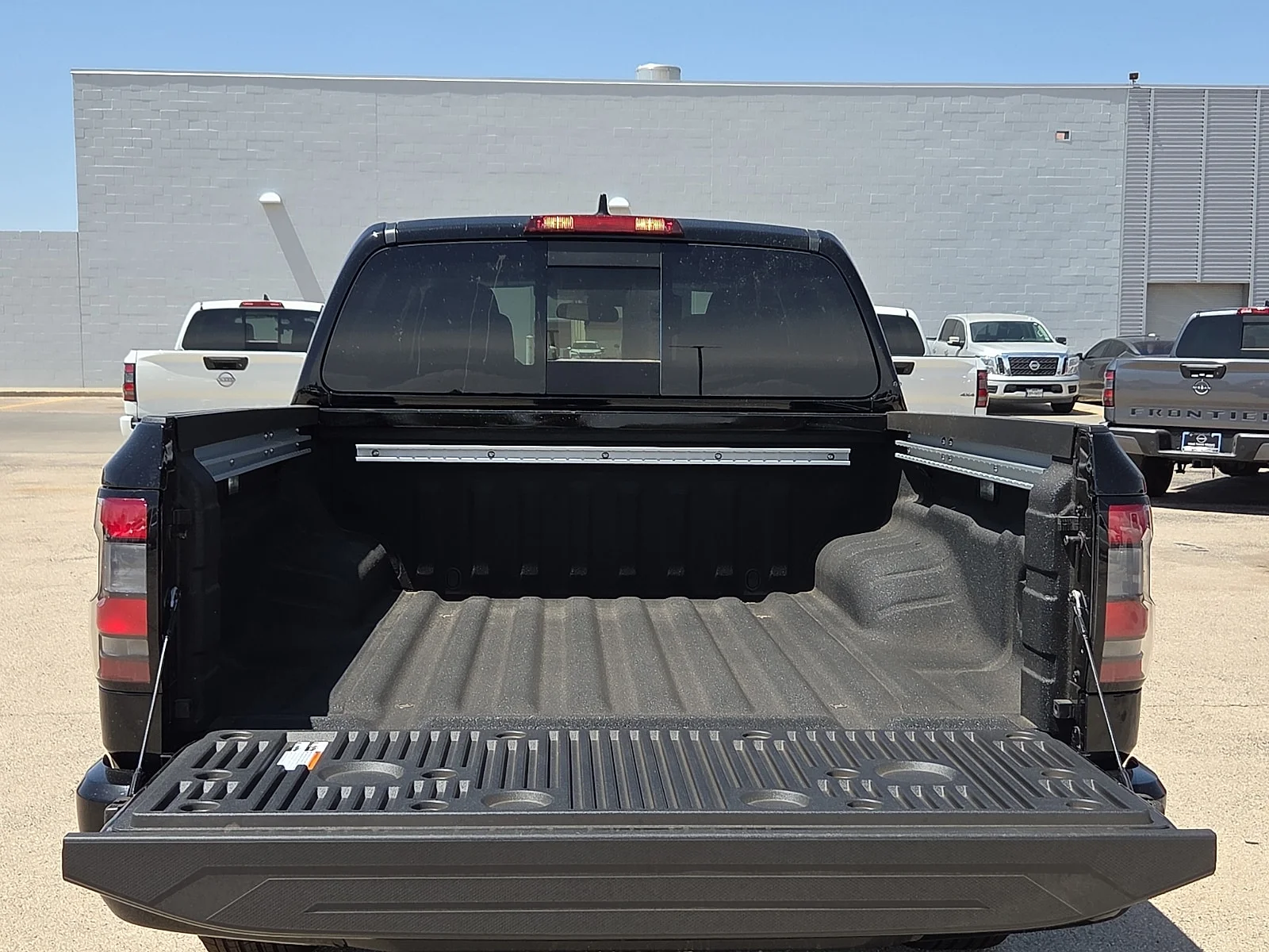 New 2026 KH3 Super Blac Nissan SV 4x2 Crew Cab 5 ft. box 126 in. WB image 8