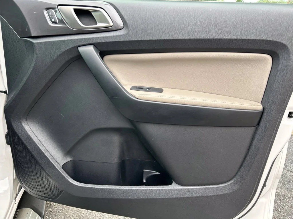 Used 2019 White Ford Lariat image 31