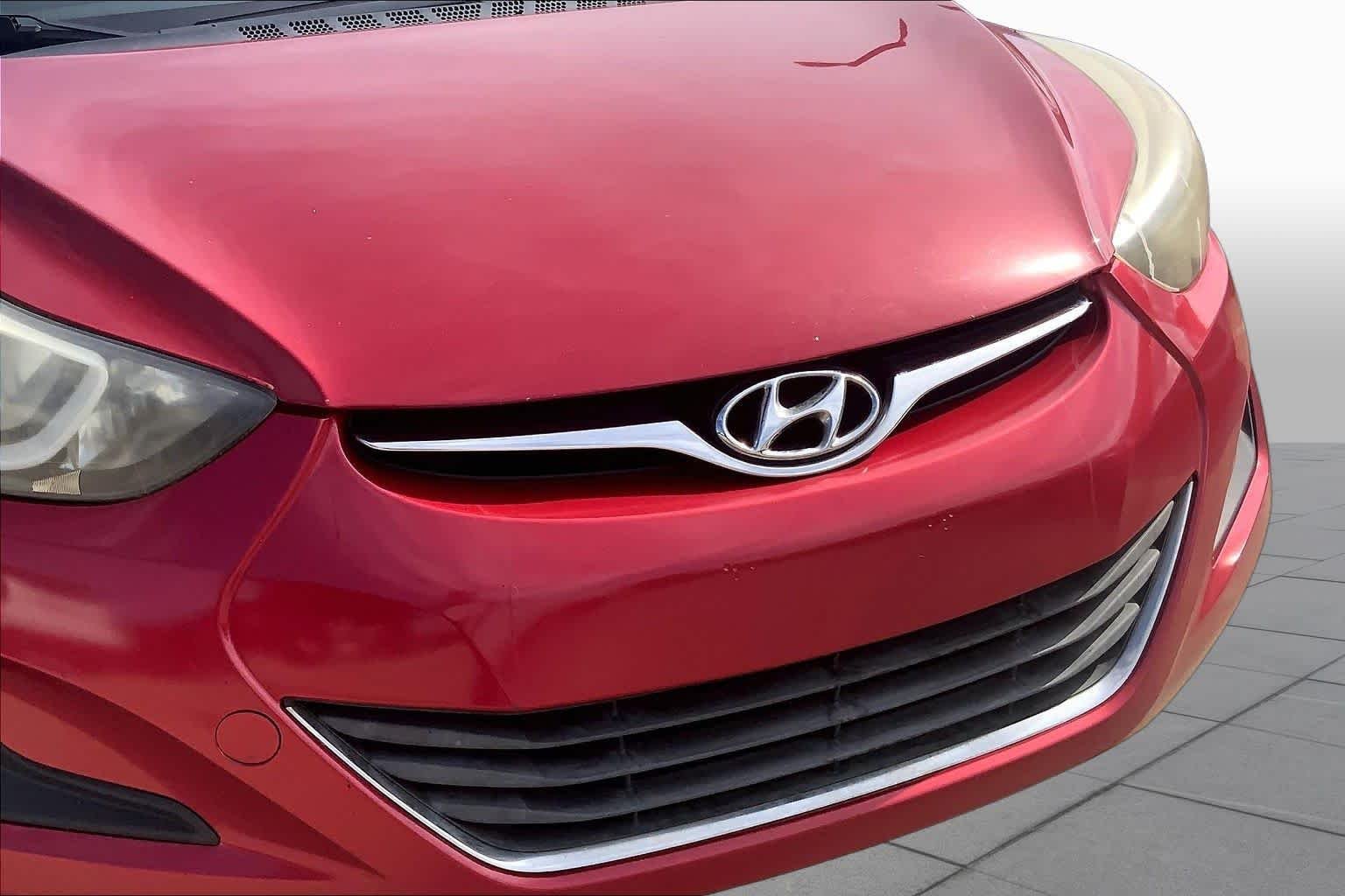 Used 2014 Geranium Red Hyundai SE image 30