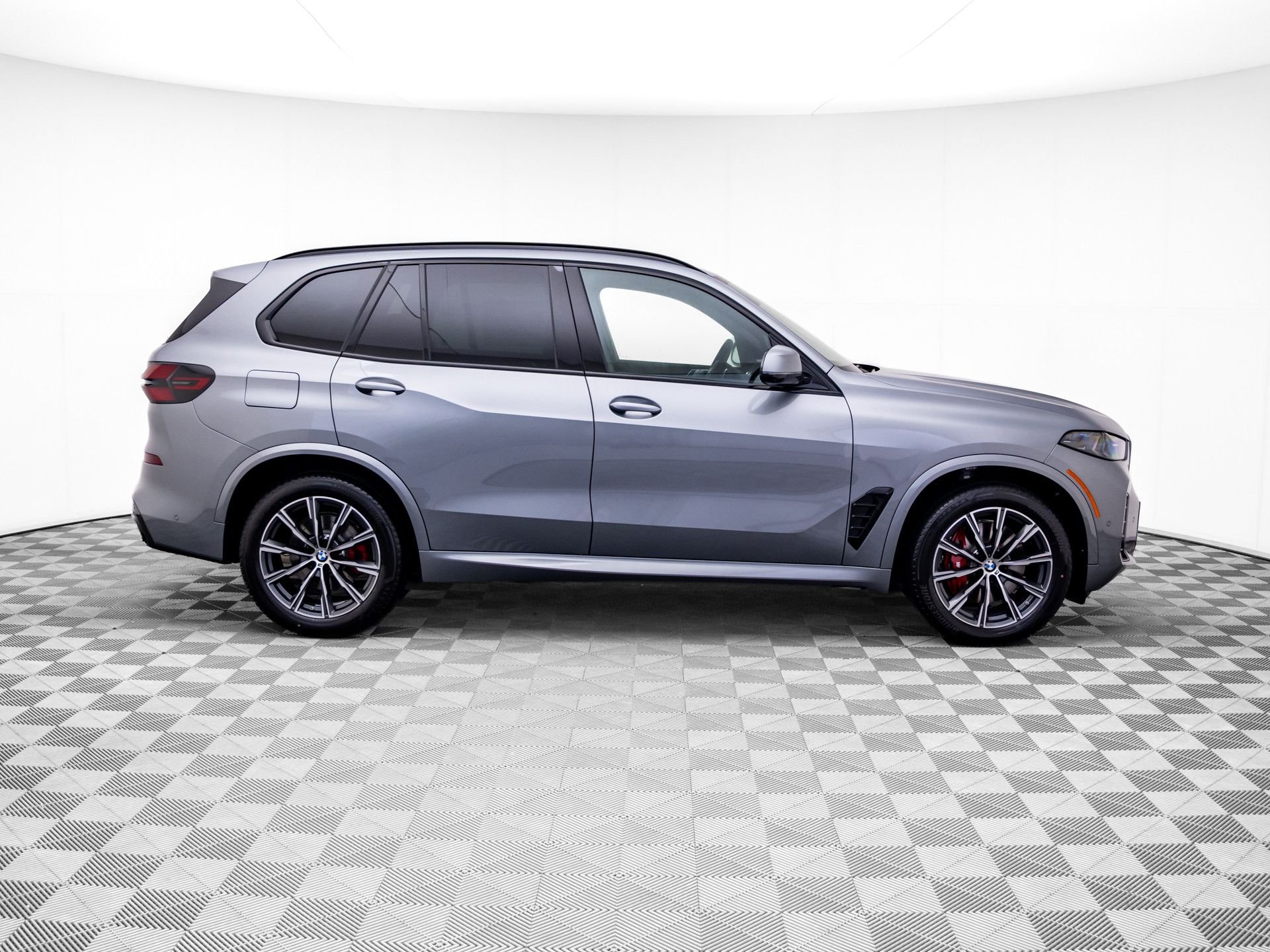 New 2026 Skyscraper Grey Metallic BMW xDrive40i image 8