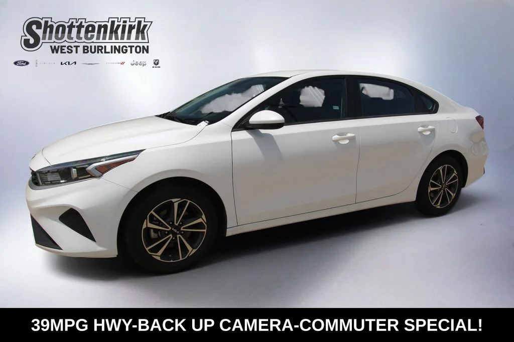 2024 Kia Forte LXS AT's photo