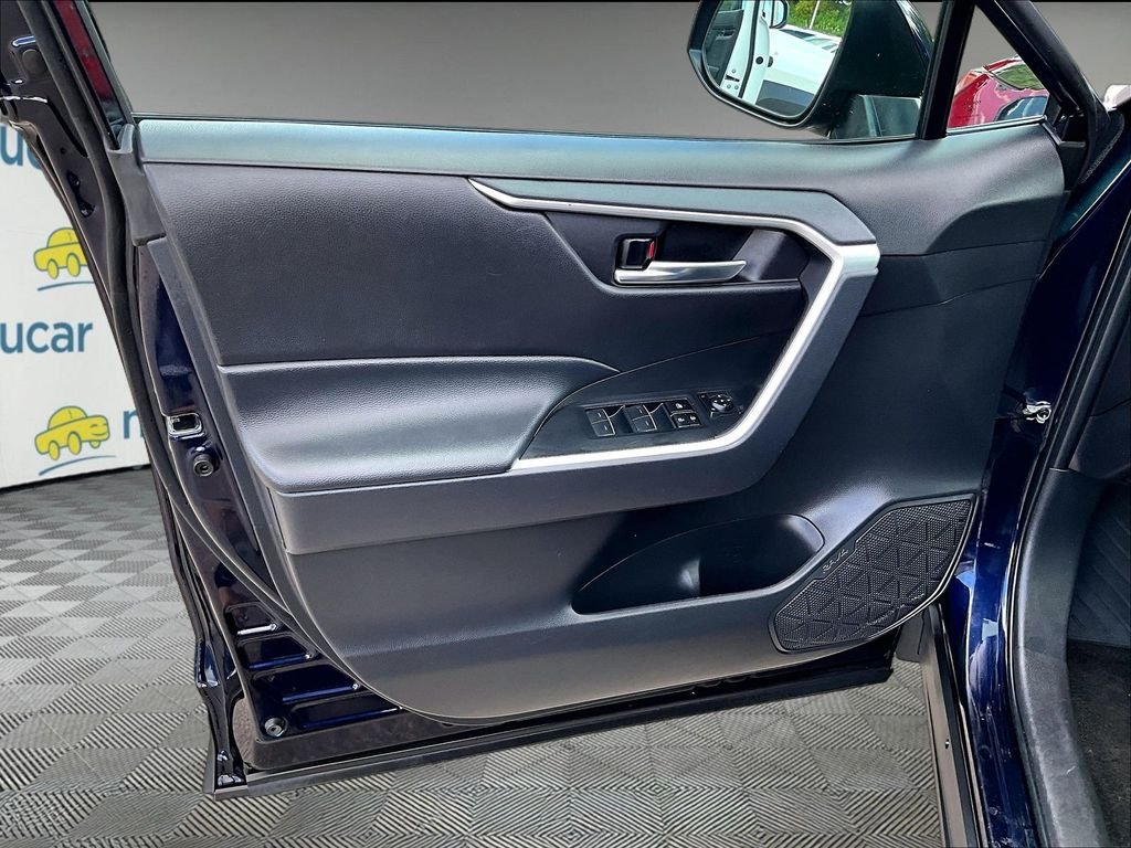 Used 2024  Toyota XLE image 9