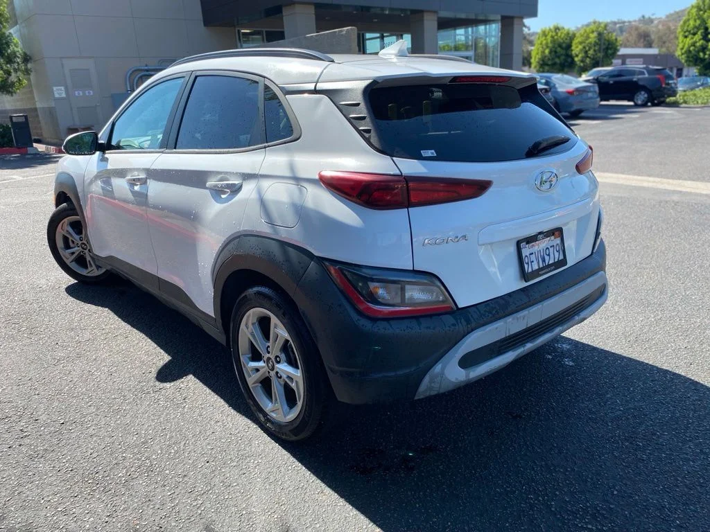 Used 2023 White Hyundai SEL image 3