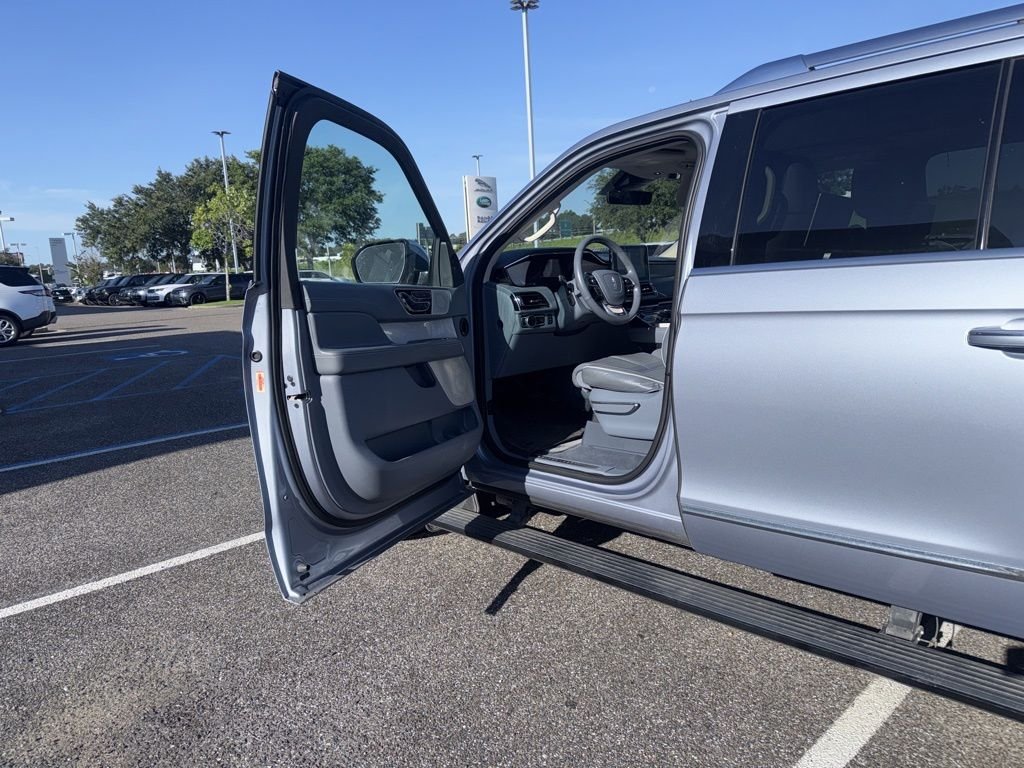 Used 2020 Crystal Blue Lincoln Black Label image 11