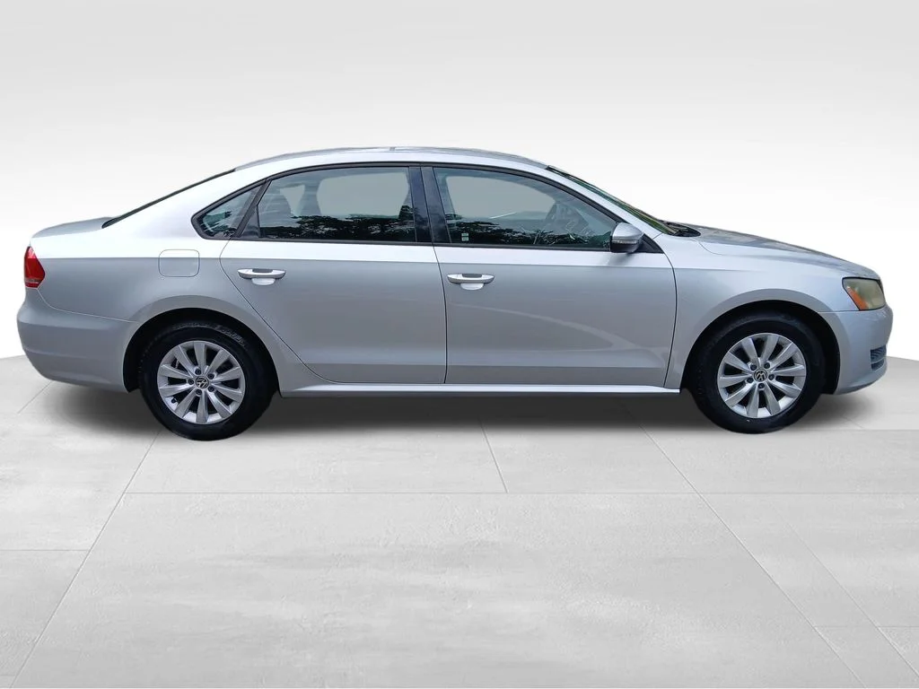 Used 2012 Silver Volkswagen 2.5 S image 6