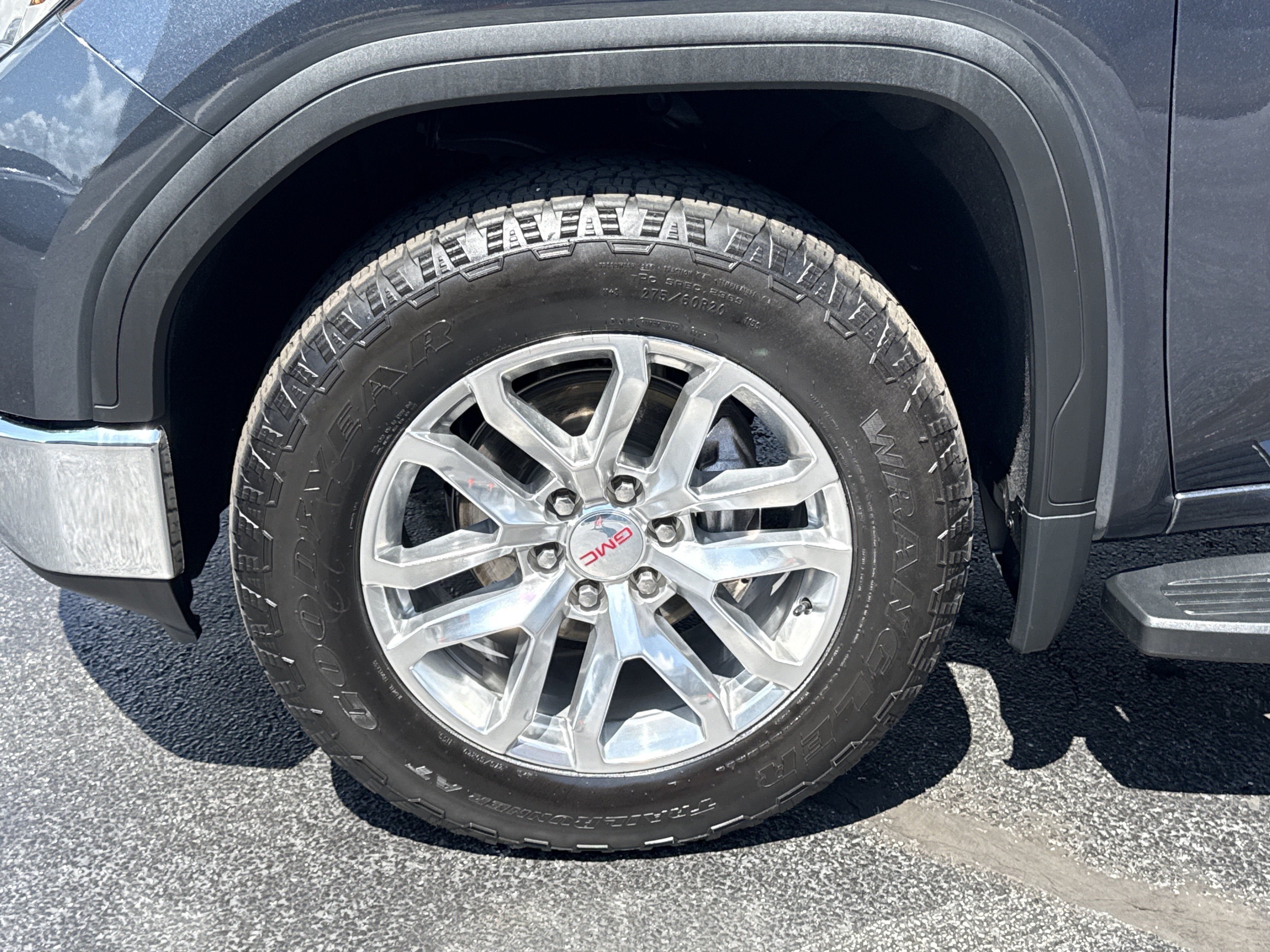 Used 2022 Dark Sky Metallic GMC SLT 4WD image 14