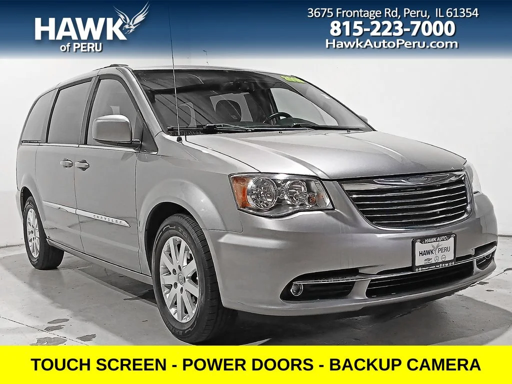 2016 Chrysler Town & Country Touring's photo