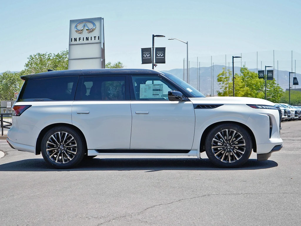 New 2026 2T RADIANT WHIT INFINITI Autograph 4WD image 13
