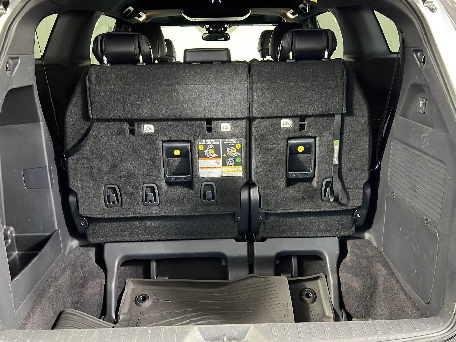Used 2025 Celestial Silver Metallic Toyota XSE 7-Passenger image 40