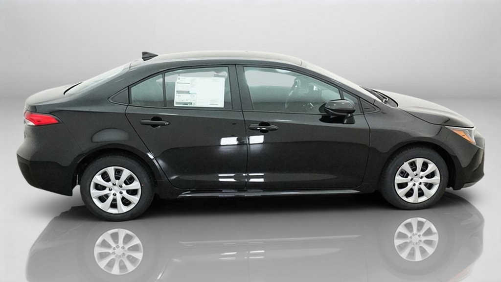 New 2027 Inked Toyota LE image 7